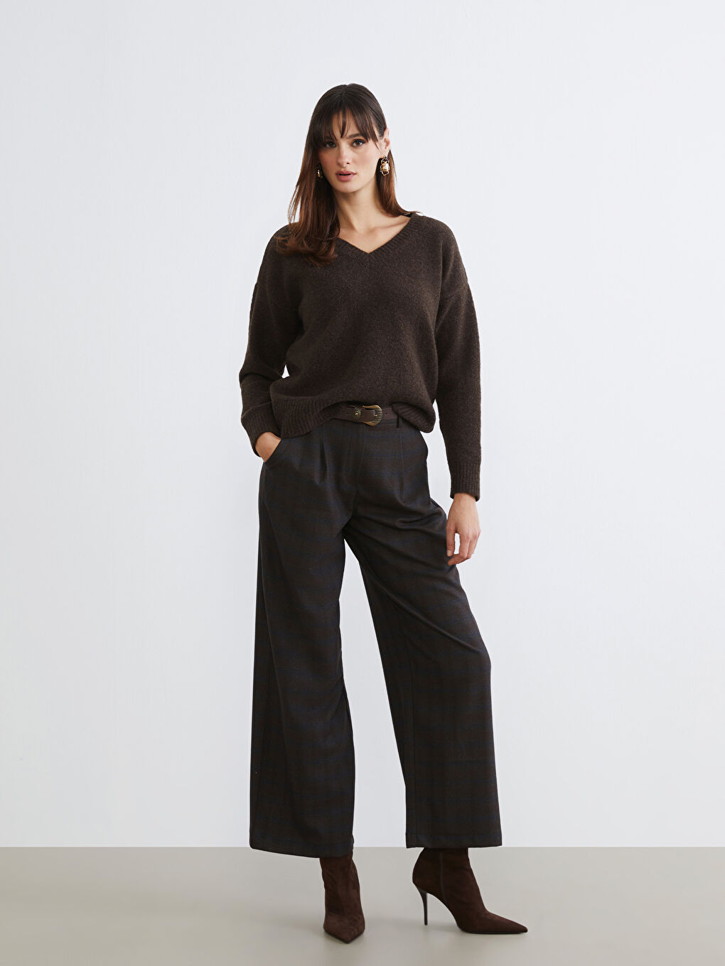 Kahverengi V Yaka Oversize Kadın Triko Kazak-3