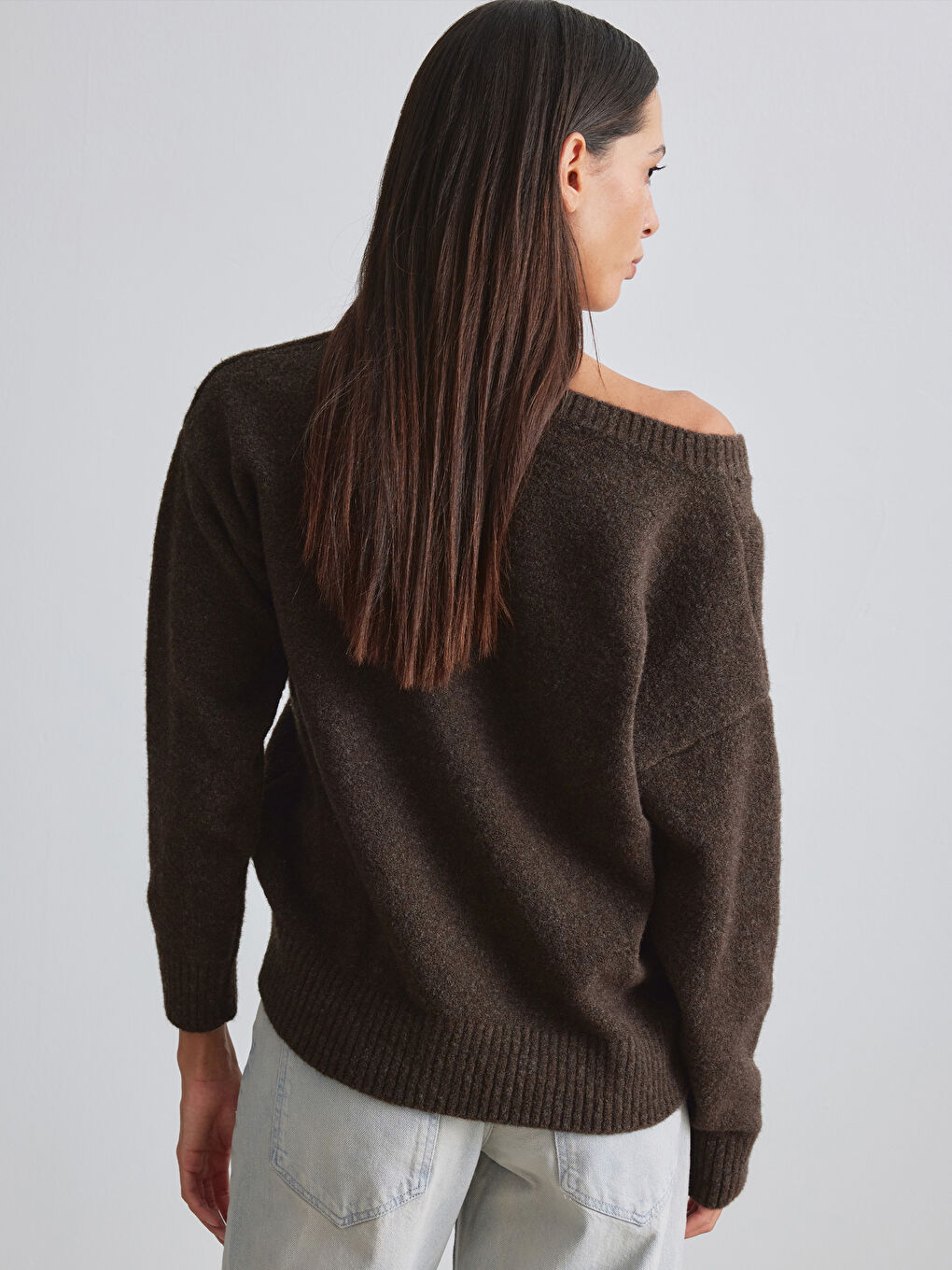 Kahverengi V Yaka Oversize Kadın Triko Kazak-4