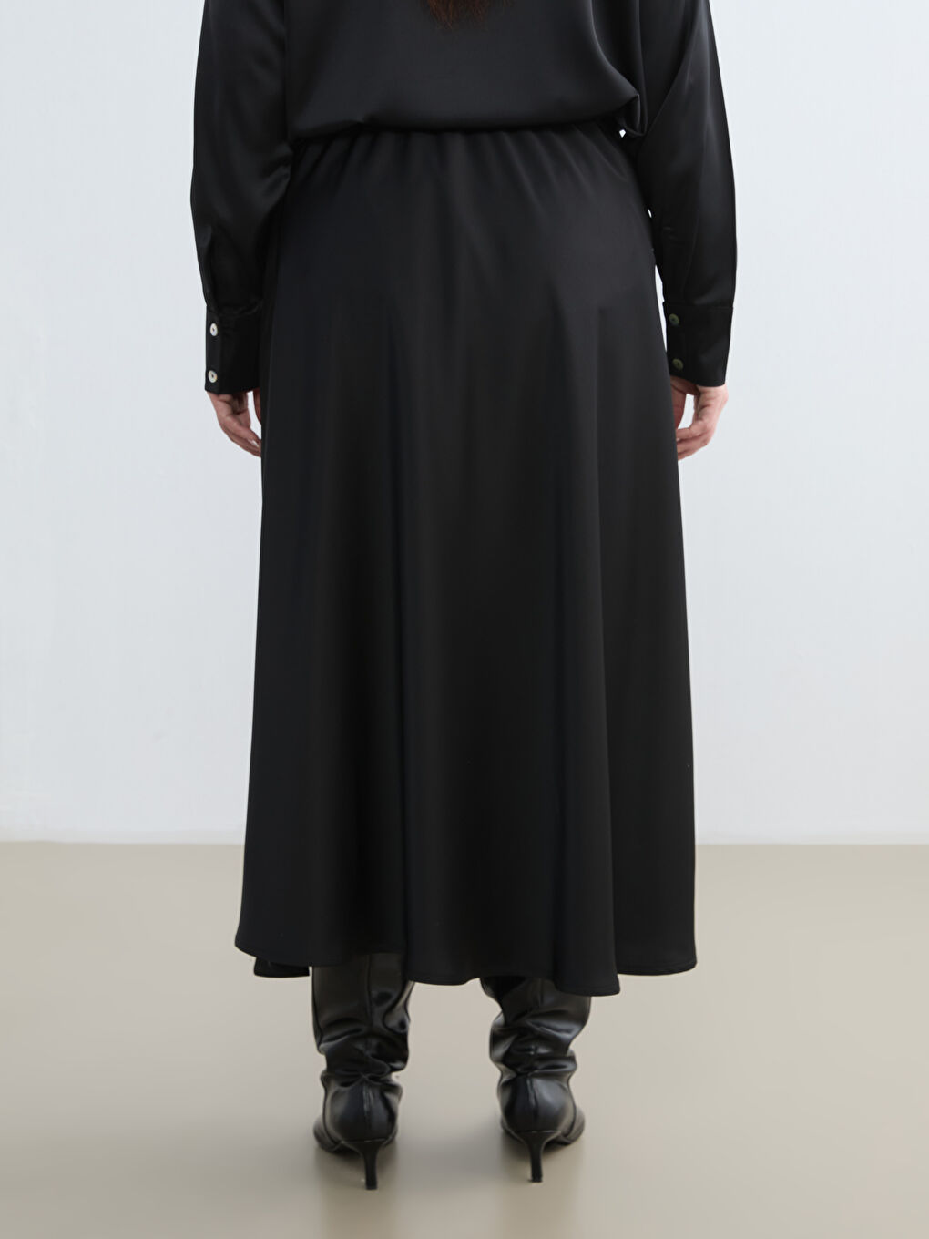 Siyah Büyük Beden Beli Lastikli A Kesim Etek-3