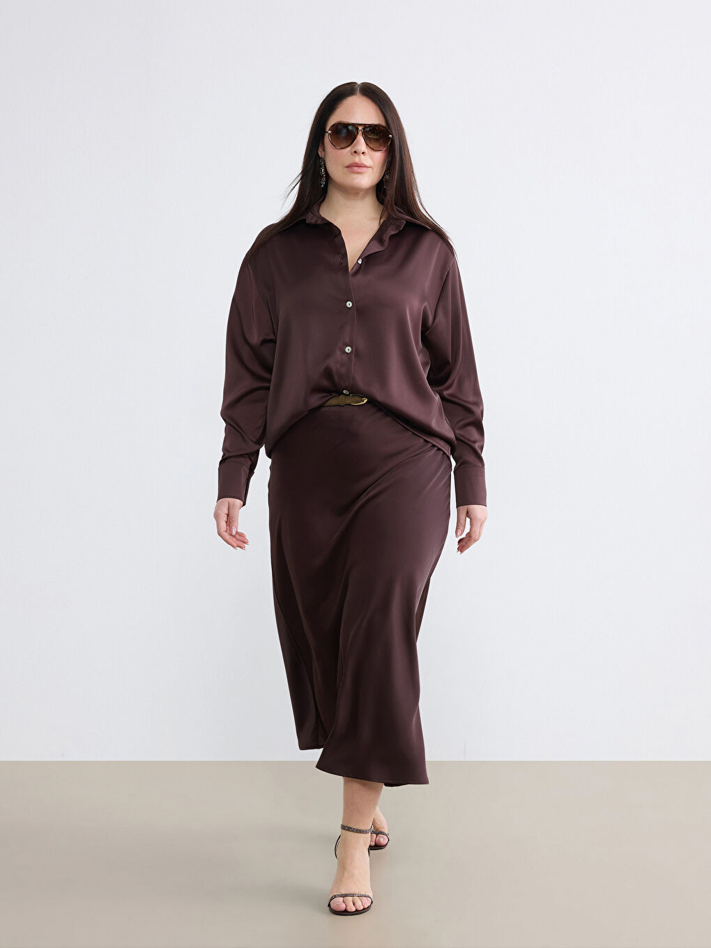 Kahverengi Büyük Beden Saten Kadın Gömlek-1