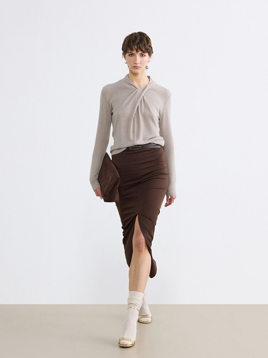 Kahverengi Dik Yaka Büzgülü Bluz-1