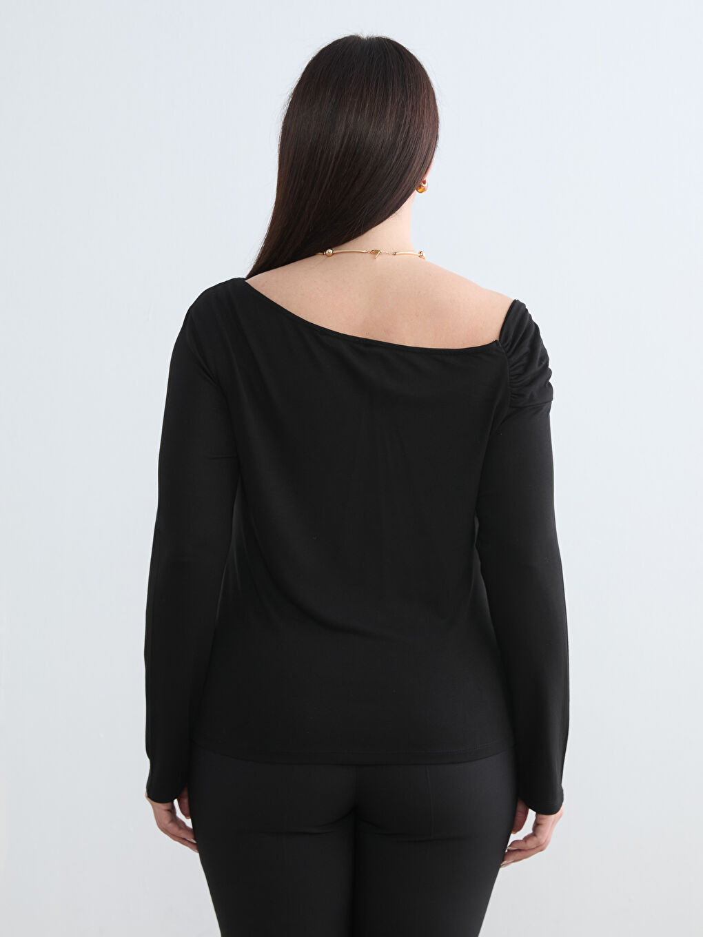 Siyah Kayık Yaka Büzgülü Bluz-7