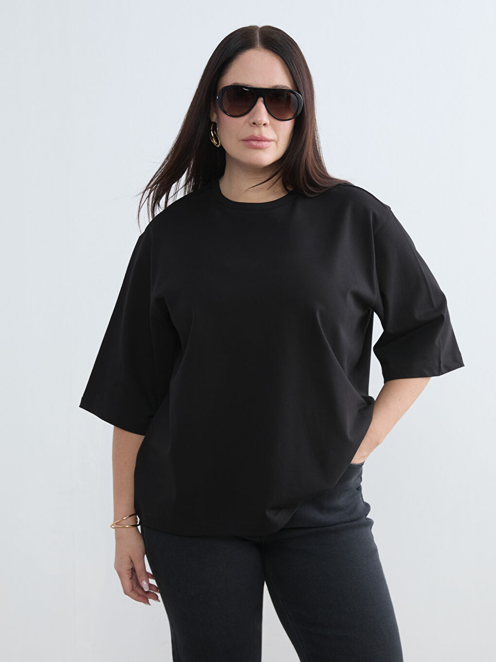 Siyah Bisiklet Yaka Kadın Tişört-1