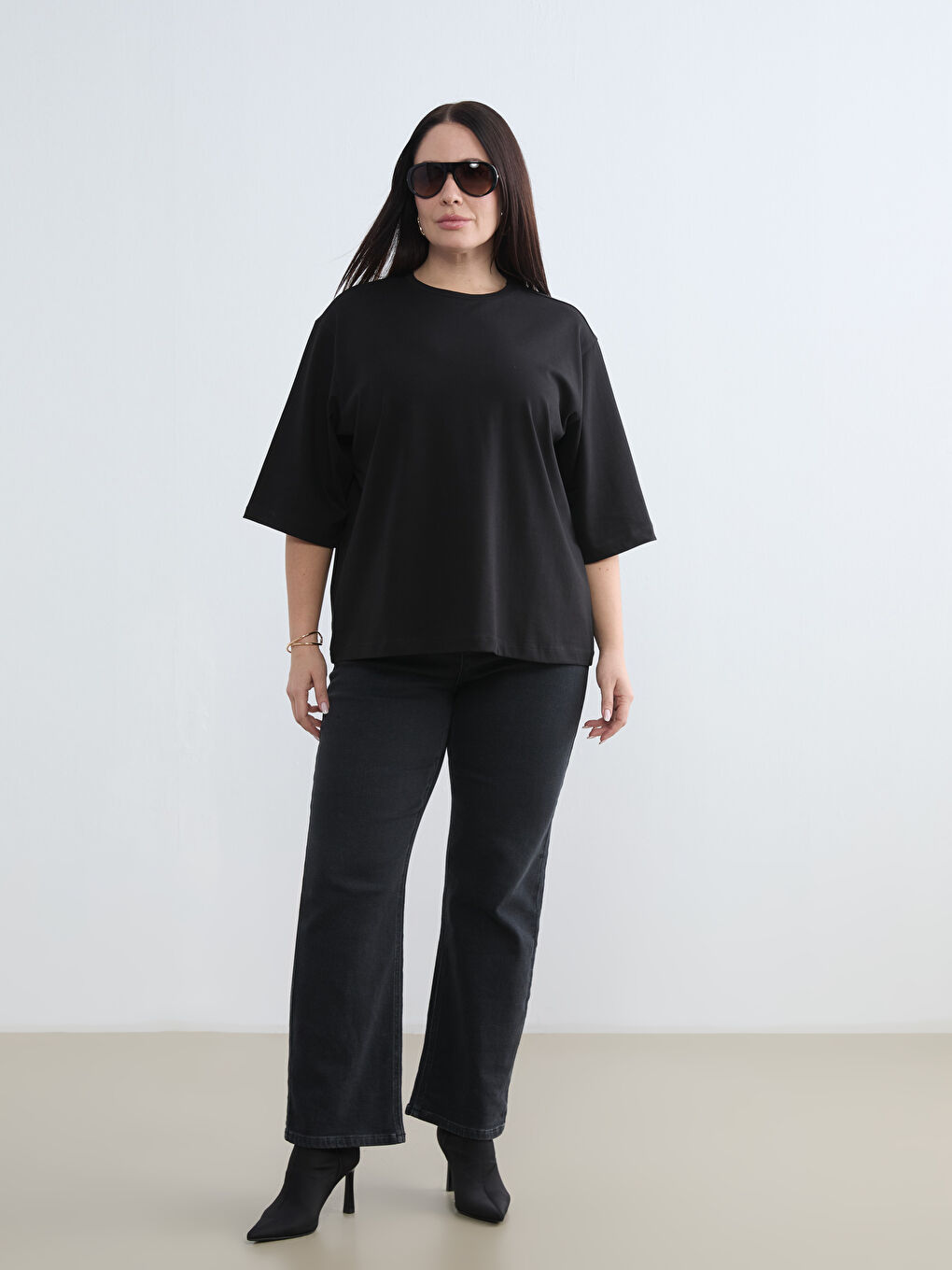 Siyah Bisiklet Yaka Kadın Tişört-5