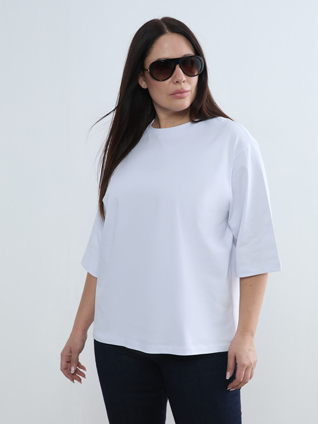 Beyaz Bisiklet Yaka Kadın Tişört-1