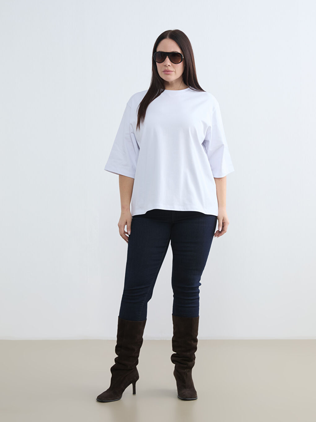 Beyaz Bisiklet Yaka Kadın Tişört-5