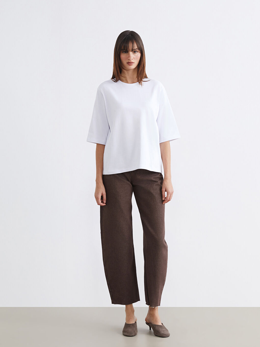 Beyaz Bisiklet Yaka Kadın Tişört