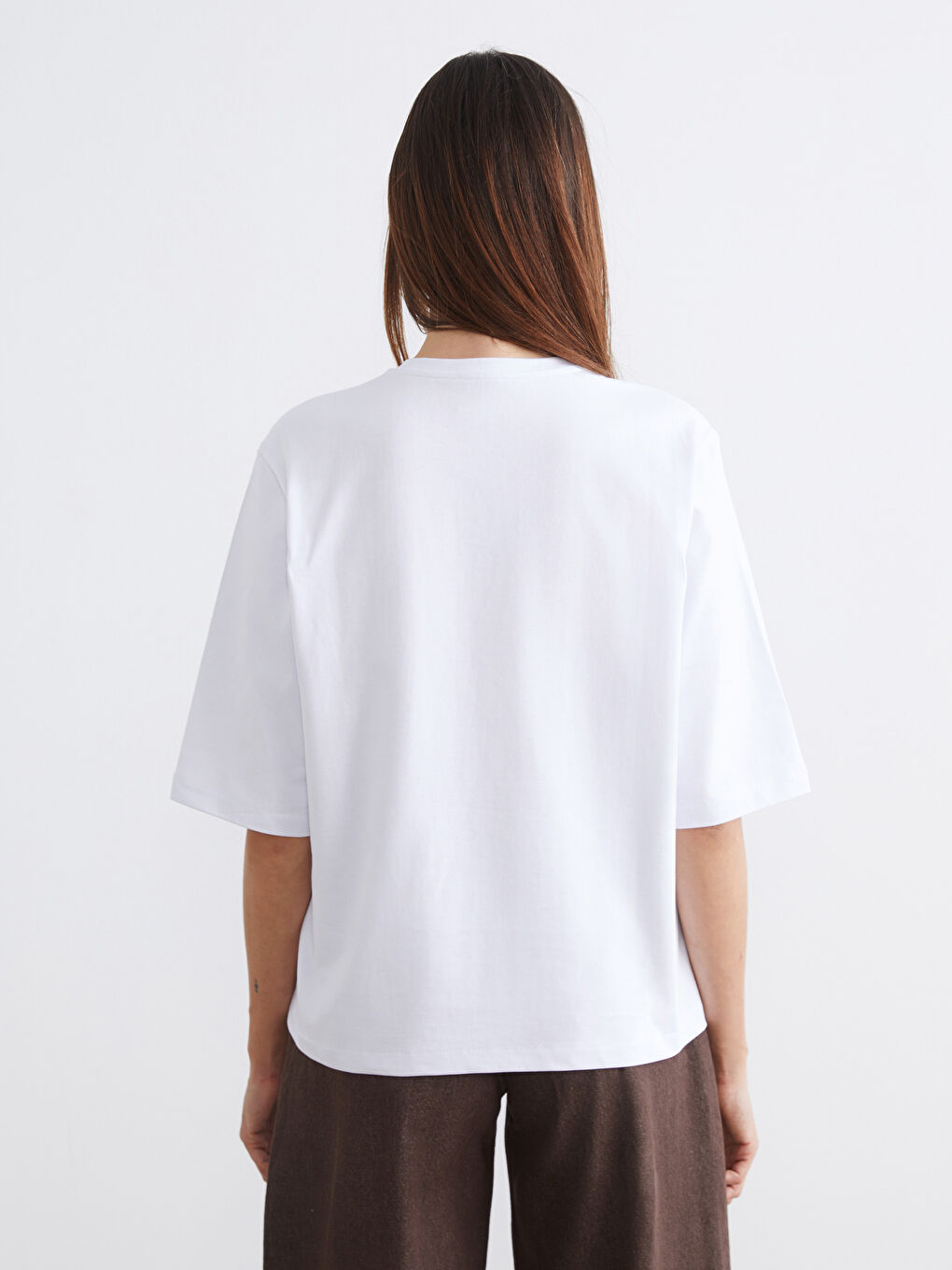 Beyaz Bisiklet Yaka Kadın Tişört-4