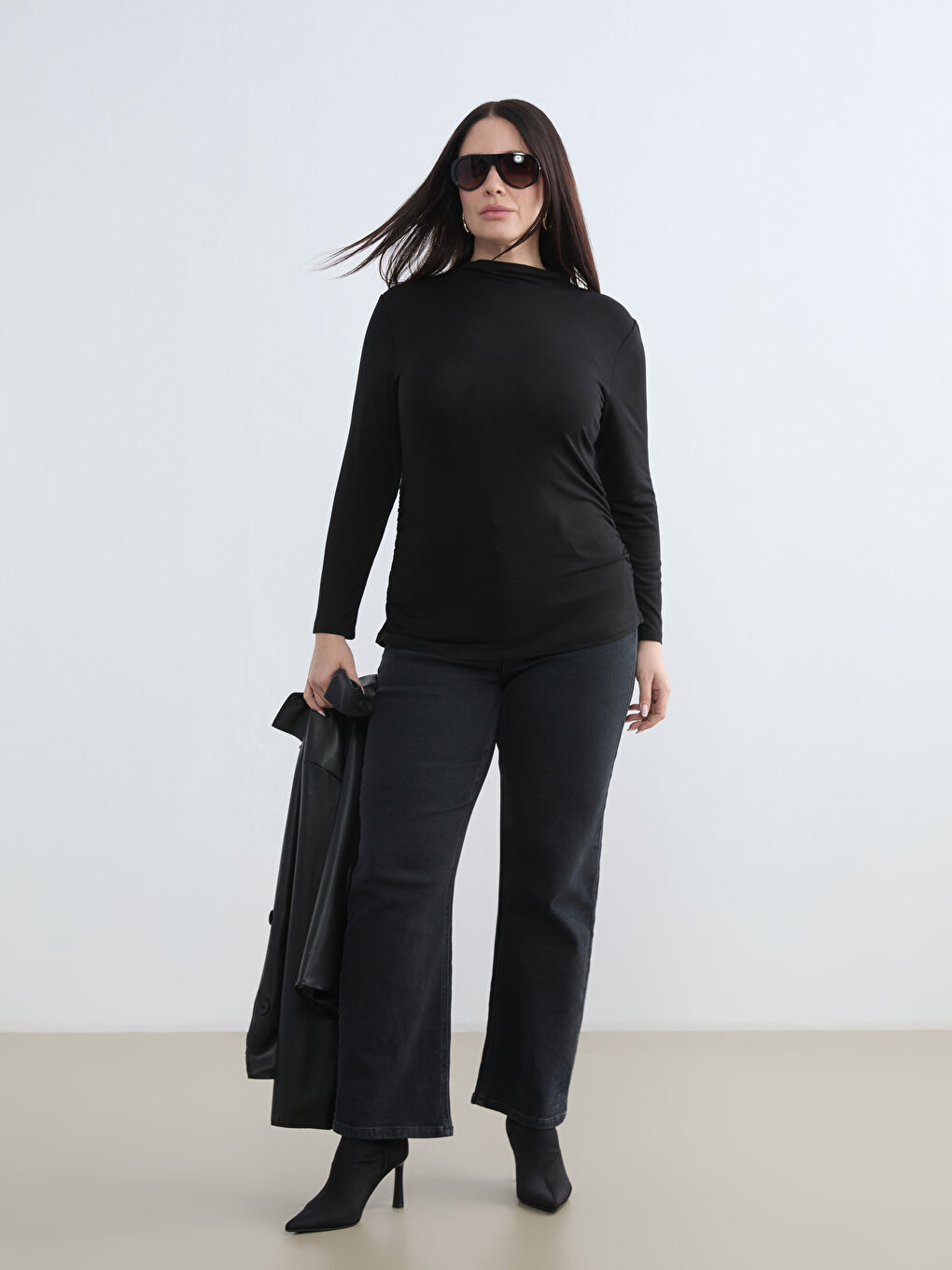 Siyah Dik Yaka Kadın Body	-5