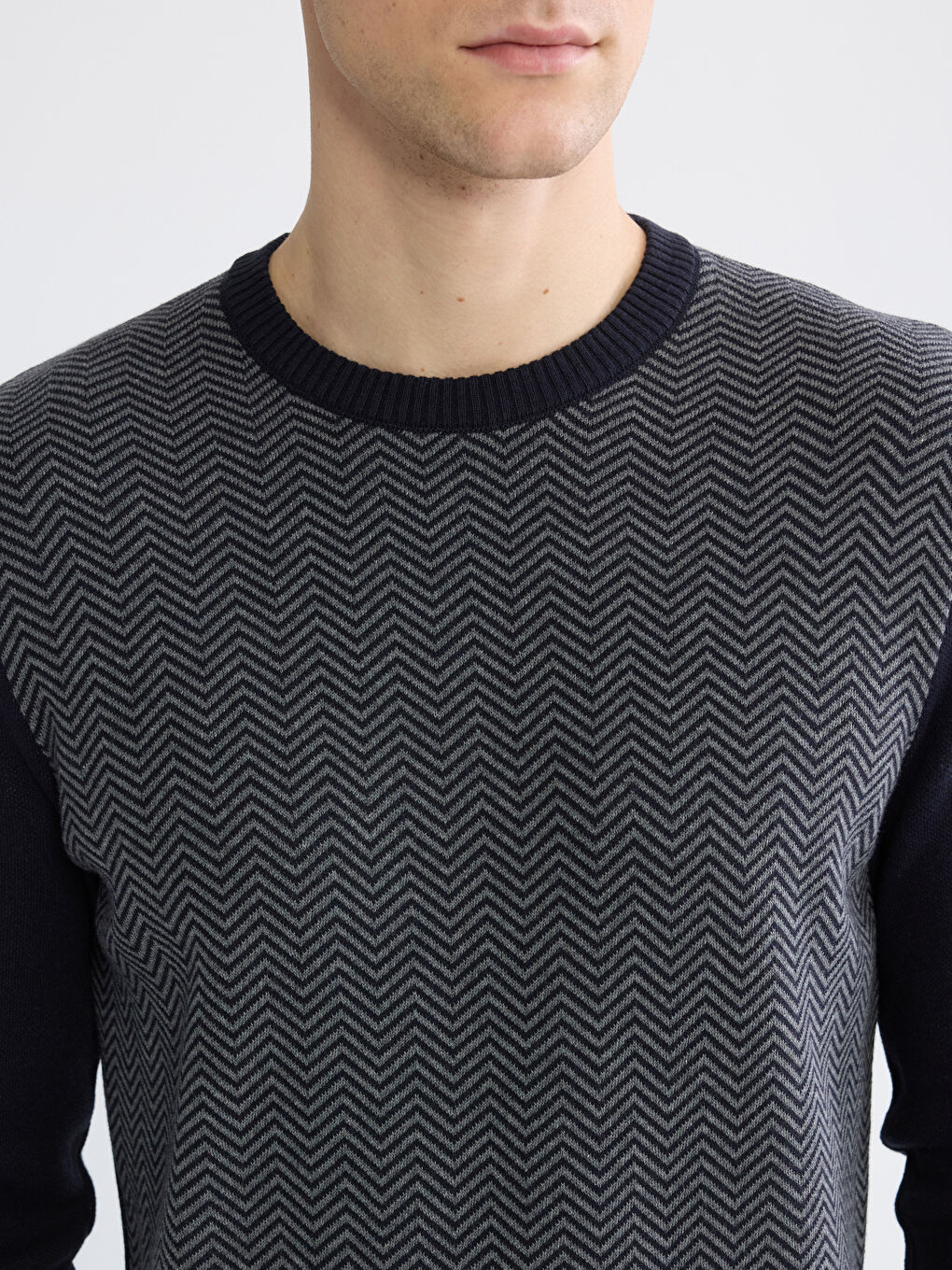 Men's Patterned Knit Sweater with a Crew Neck-2