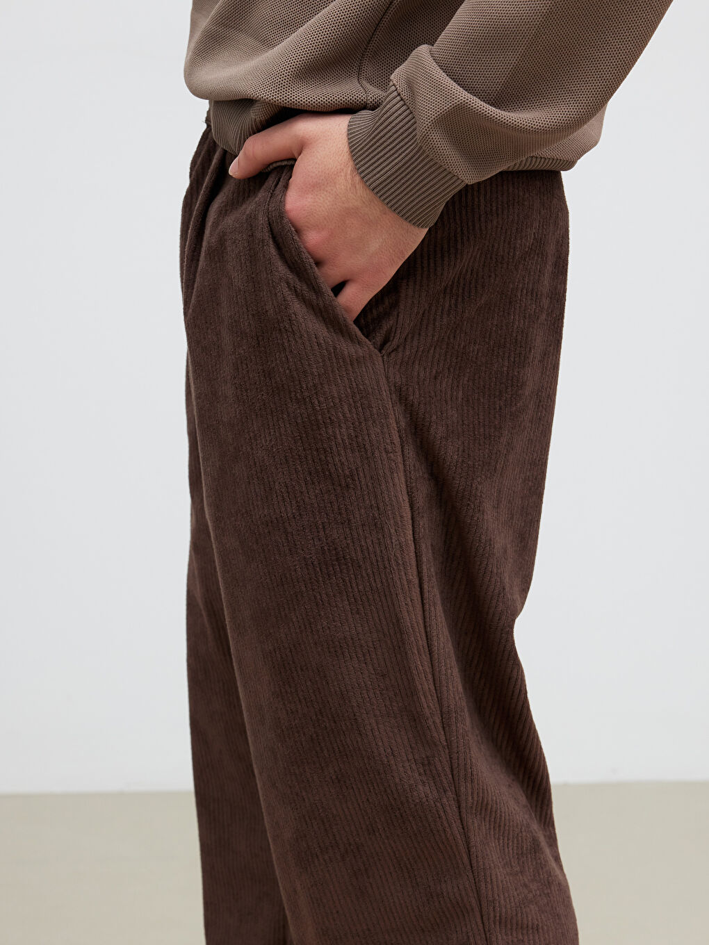 Kahverengi Rahat Kalıp Kadife Erkek Pantolon-2