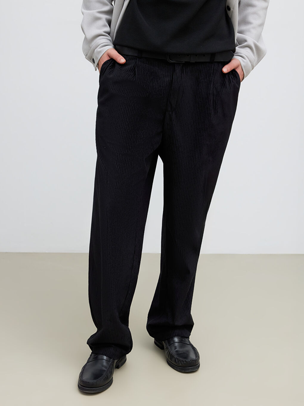 Siyah Rahat Kalıp Kadife Erkek Pantolon-1