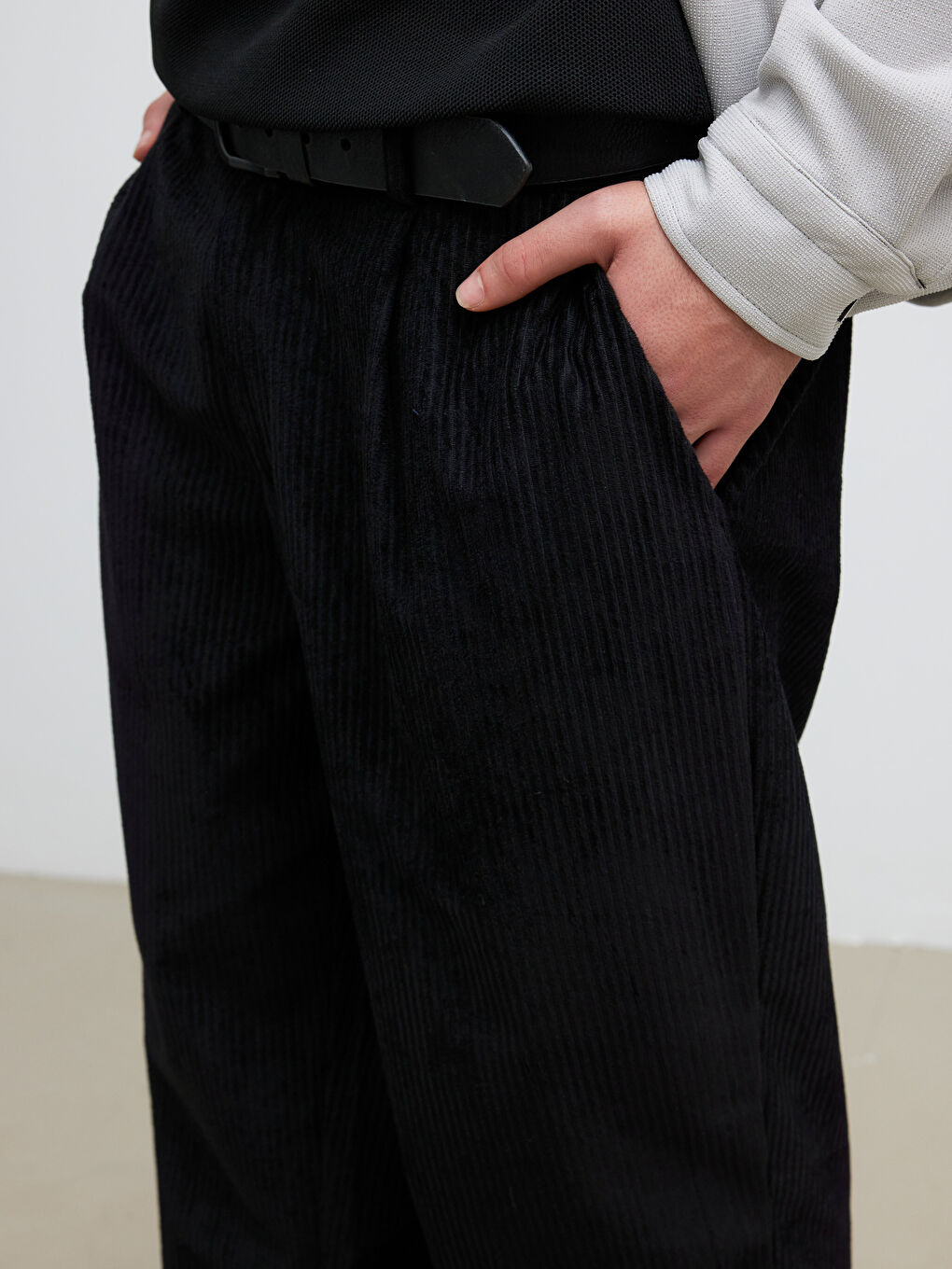 Siyah Rahat Kalıp Kadife Erkek Pantolon-2