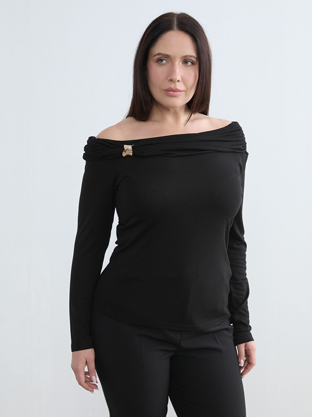 Siyah Büyük Beden Kayık Yaka Büzgülü Bluz