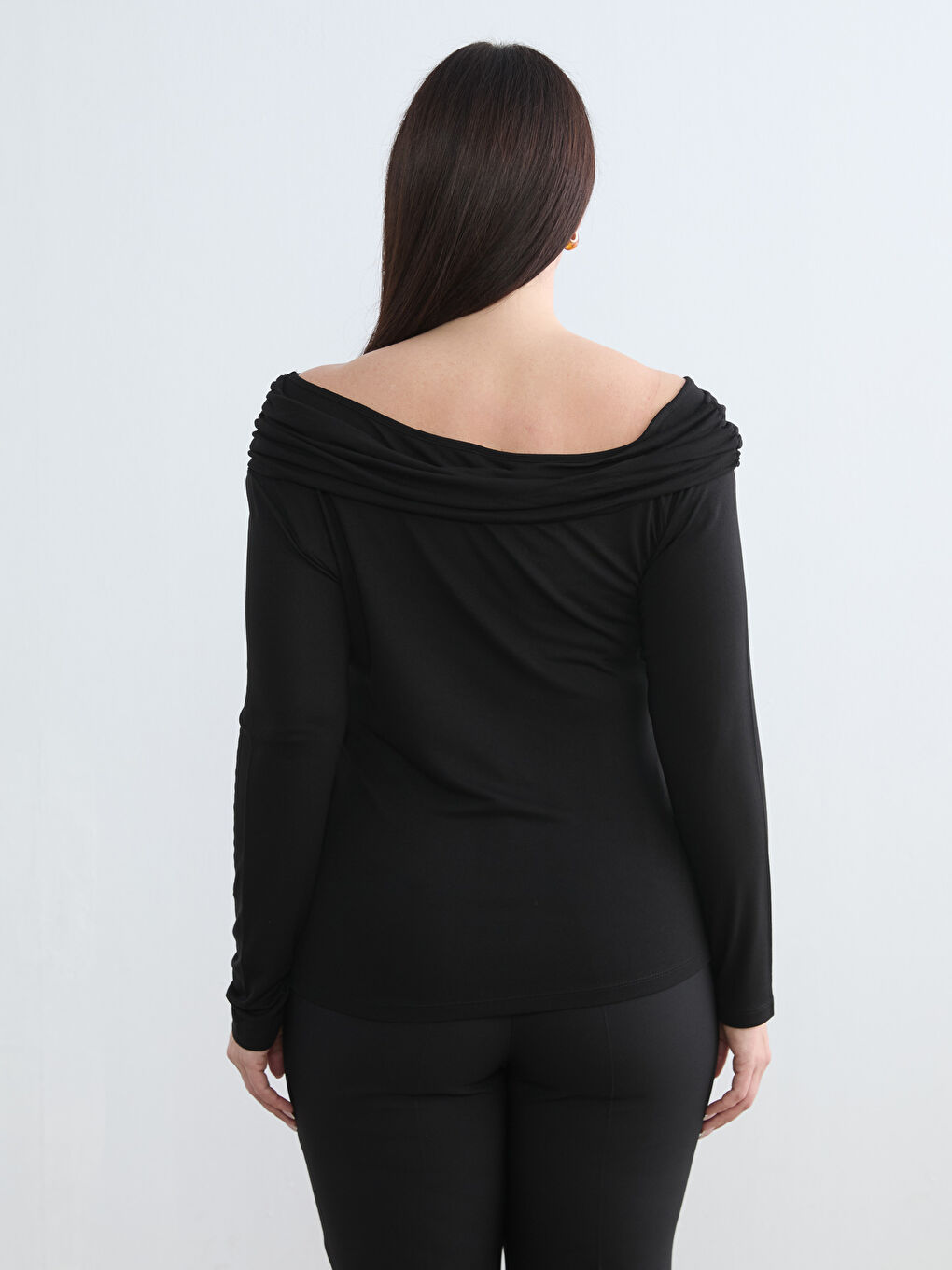Siyah Büyük Beden Kayık Yaka Büzgülü Bluz-3