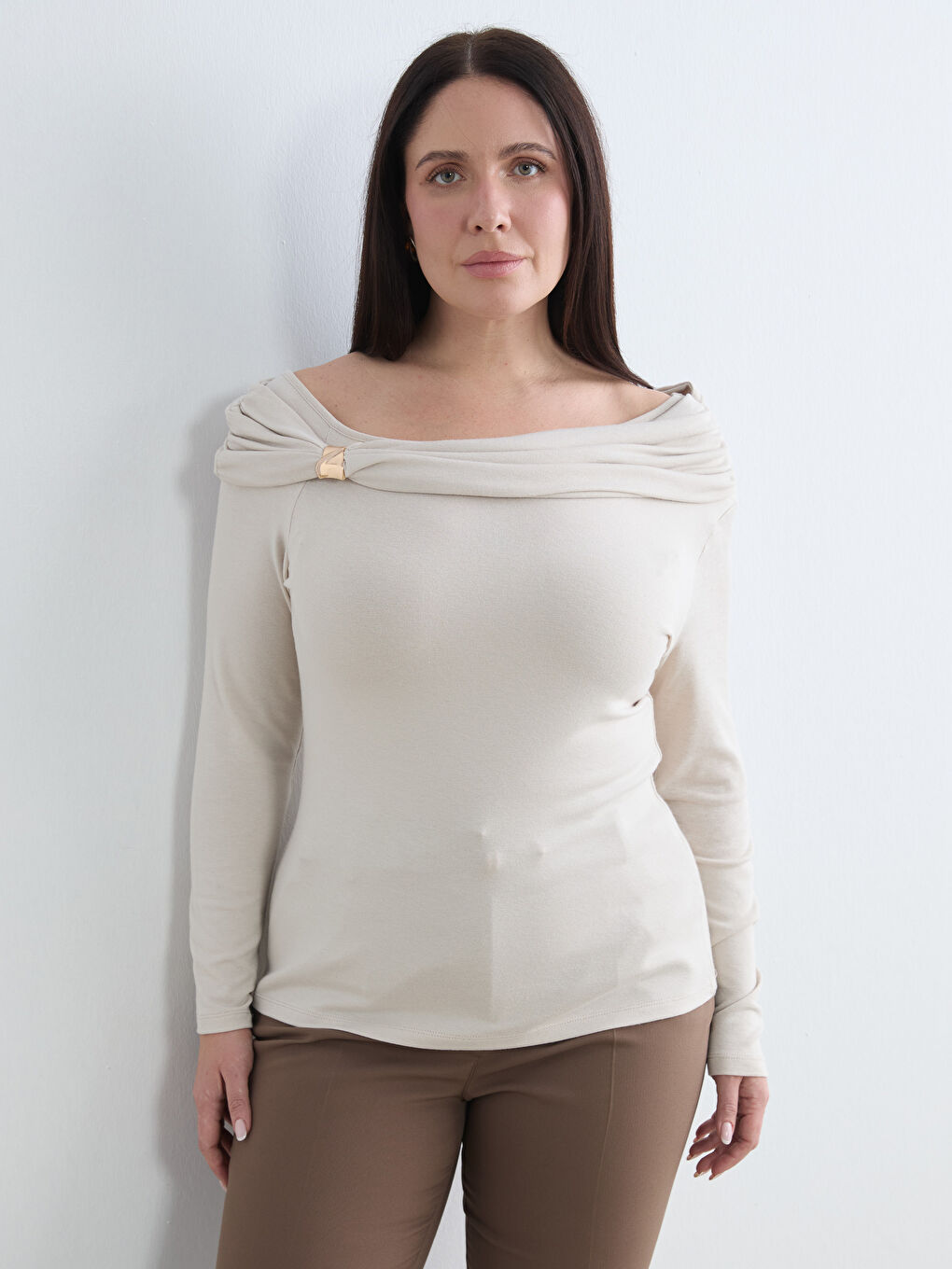 Bej Büyük Beden Kayık Yaka Büzgülü Bluz
