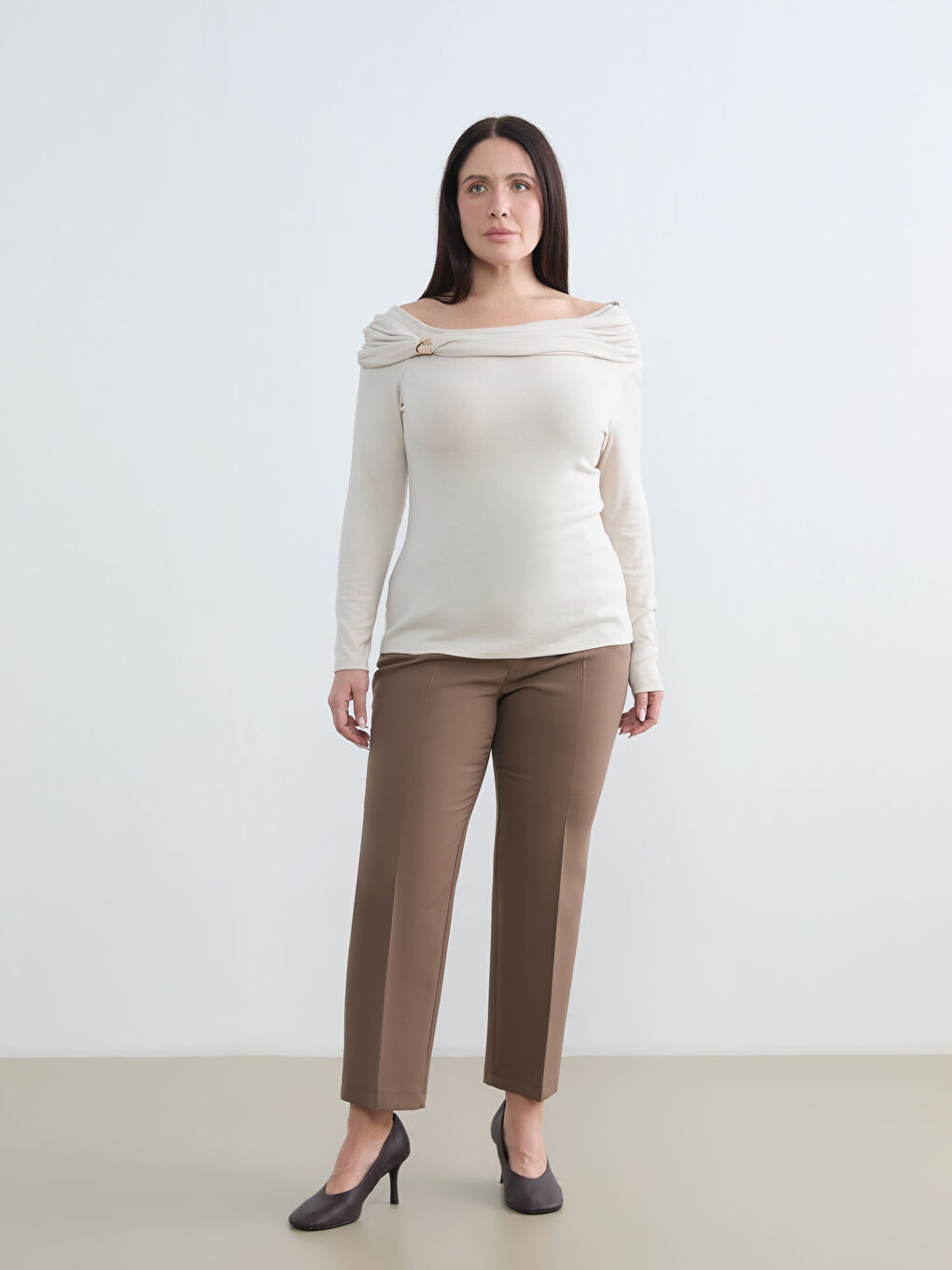 Bej Büyük Beden Kayık Yaka Büzgülü Bluz-1