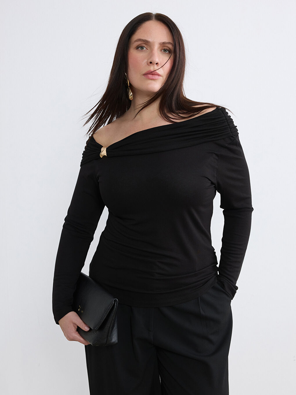 Siyah Büyük Beden Kayık Yaka Büzgülü Bluz