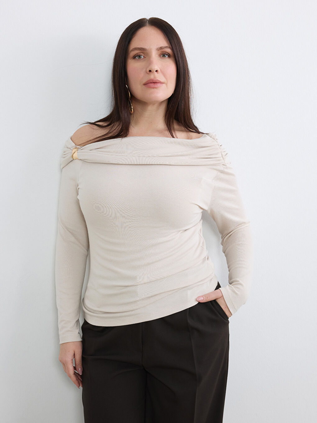 Bej Büyük Beden Kayık Yaka Büzgülü Bluz