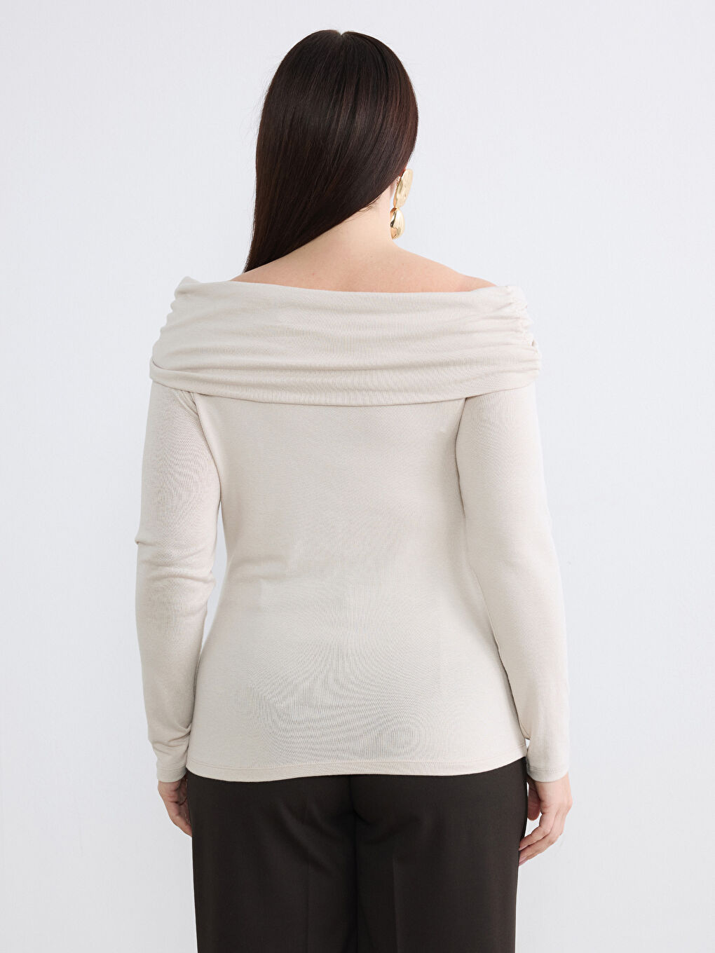 Bej Büyük Beden Kayık Yaka Büzgülü Bluz-3