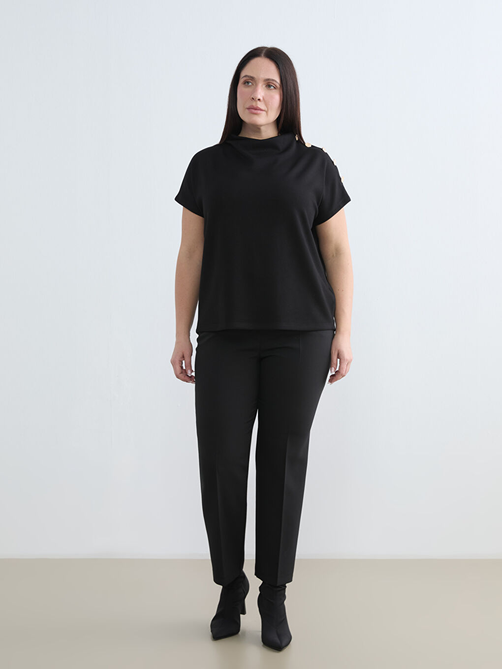 Siyah Büyük Beden Dik Yaka Bluz-1