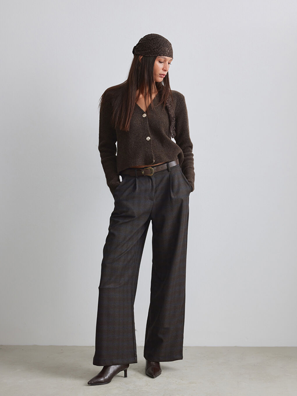 Kahverengi V Yaka Kadın Triko Hırka-1