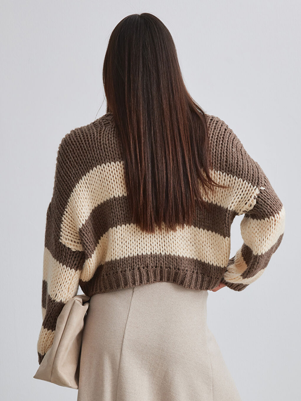 Bej Çizgili Crop Yün Karışımlı Kadın Triko Kazak-3