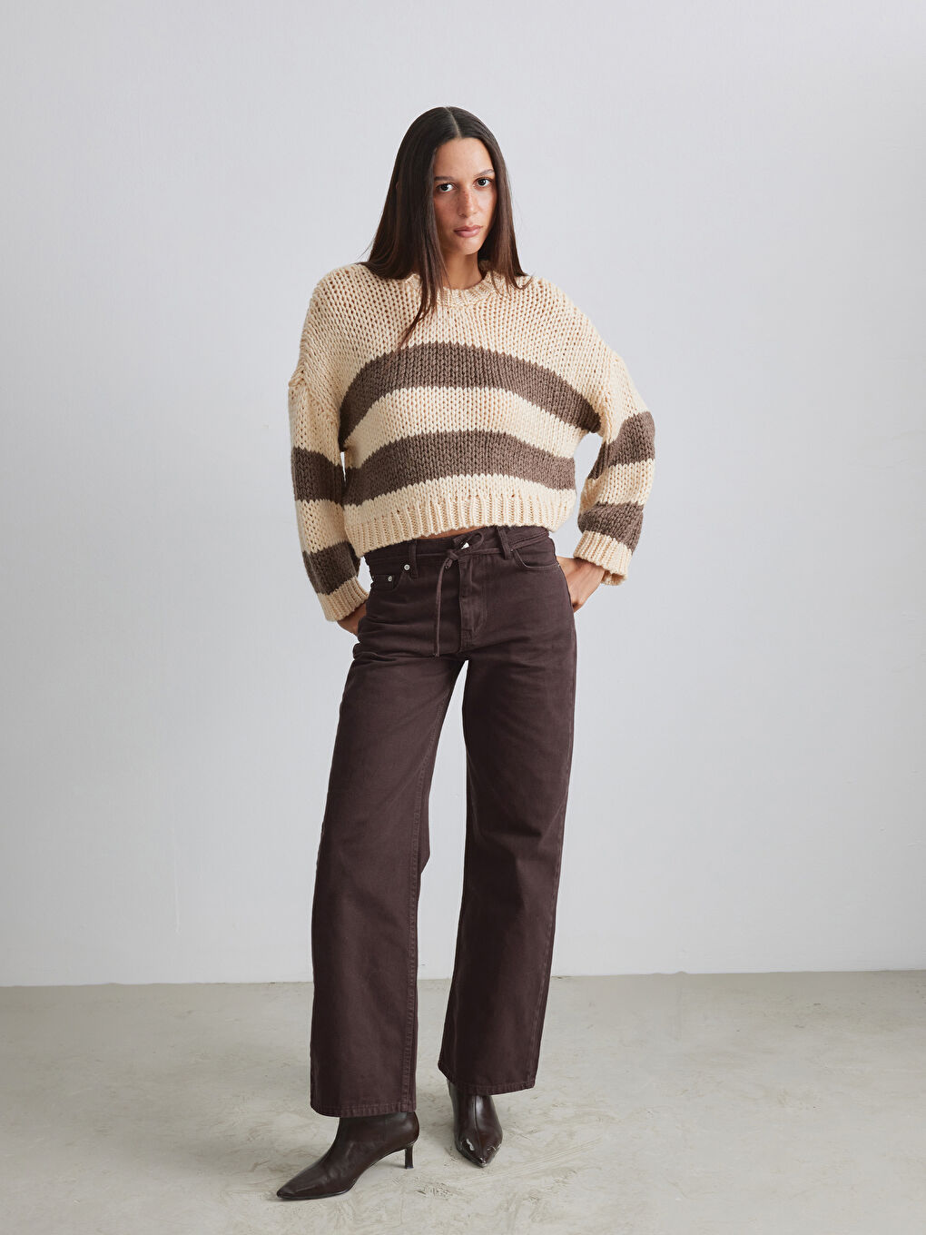 Kahverengi Çizgili Crop Yün Karışımlı Kadın Triko Kazak-1