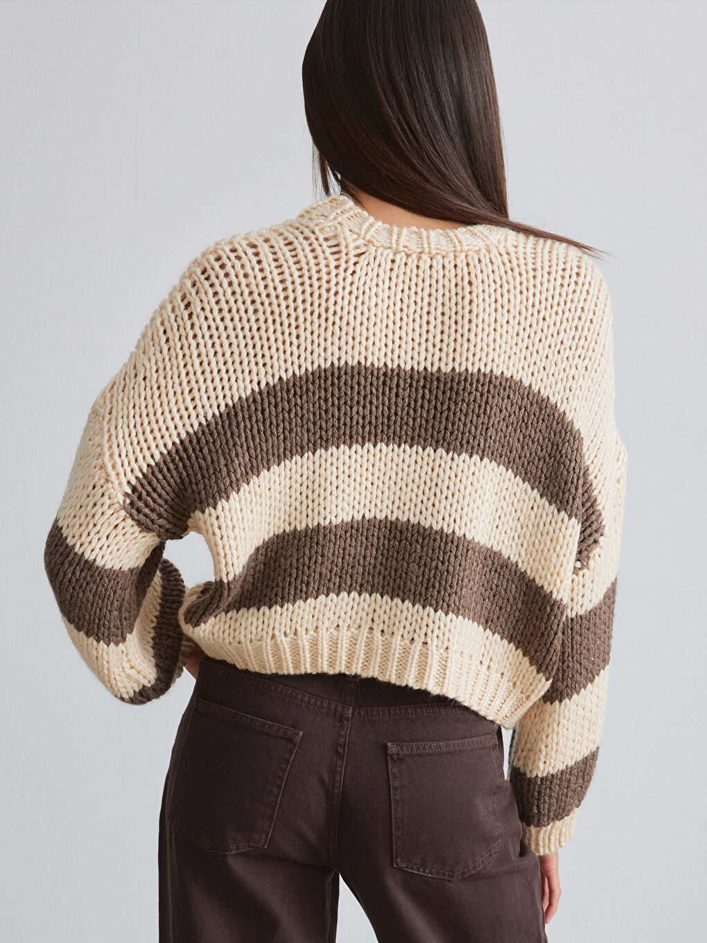 Kahverengi Çizgili Crop Yün Karışımlı Kadın Triko Kazak-2