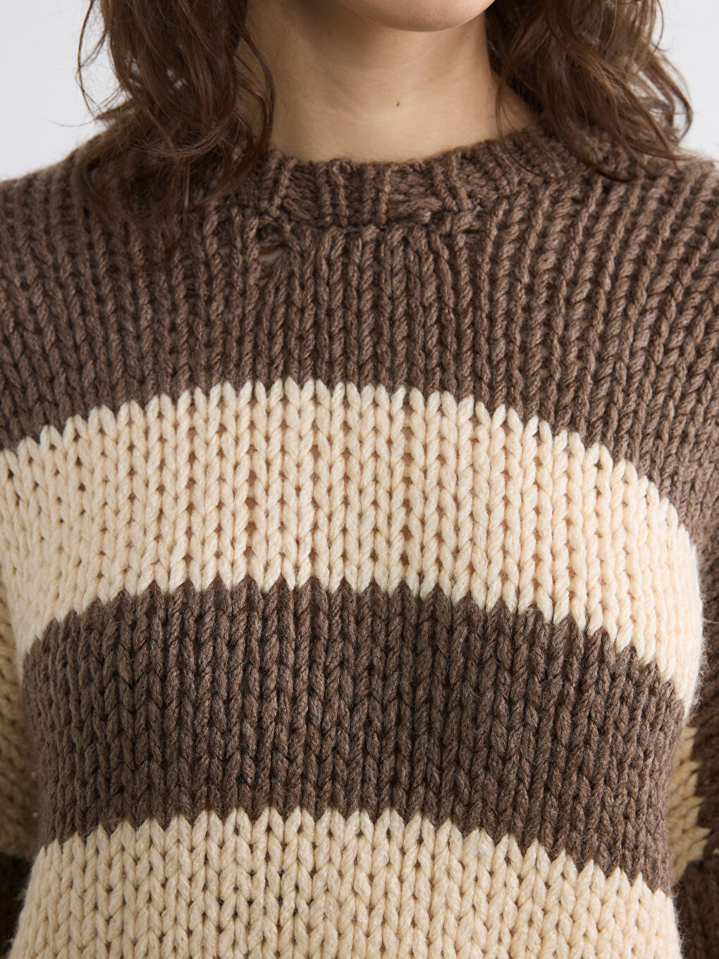 Kahverengi Çizgili Crop Yün Karışımlı Kadın Triko Kazak-2