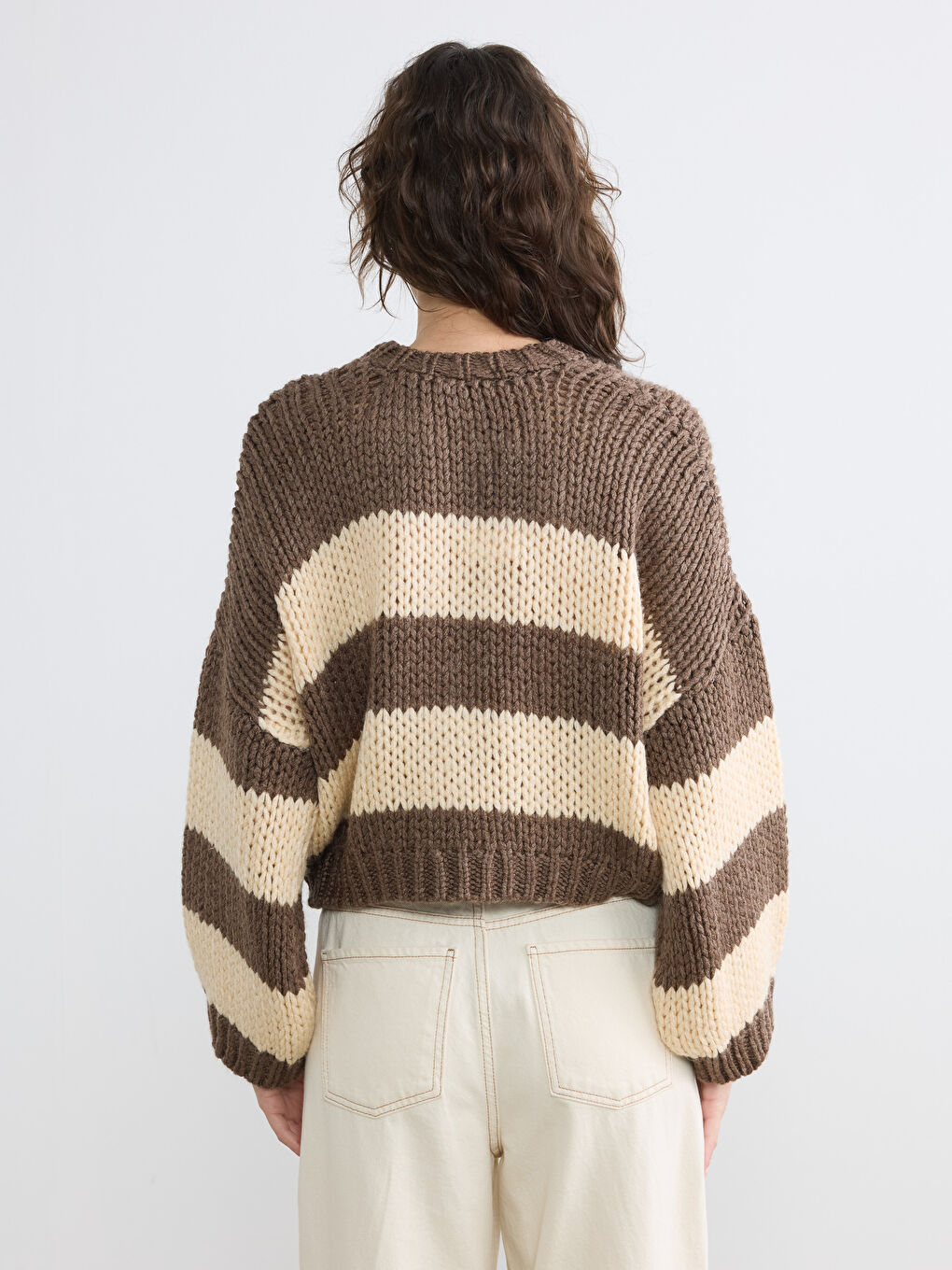 Kahverengi Çizgili Crop Yün Karışımlı Kadın Triko Kazak-3