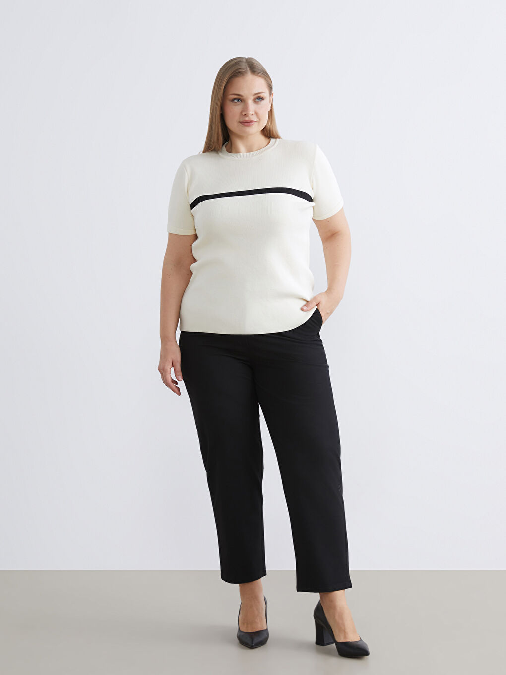 Siyah Büyük Beden Regular Fit Kadın Pantolon	