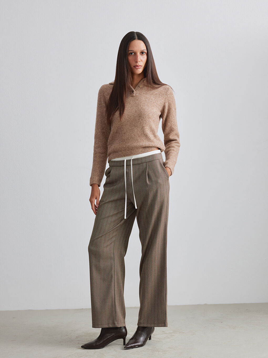 Kahverengi Beli Lastikli Balıksırtı Desenli Kadın Pantolon