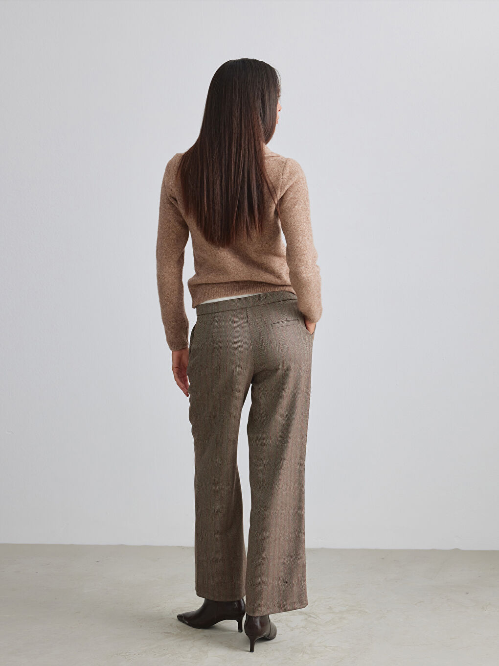 Kahverengi Beli Lastikli Balıksırtı Desenli Kadın Pantolon-3