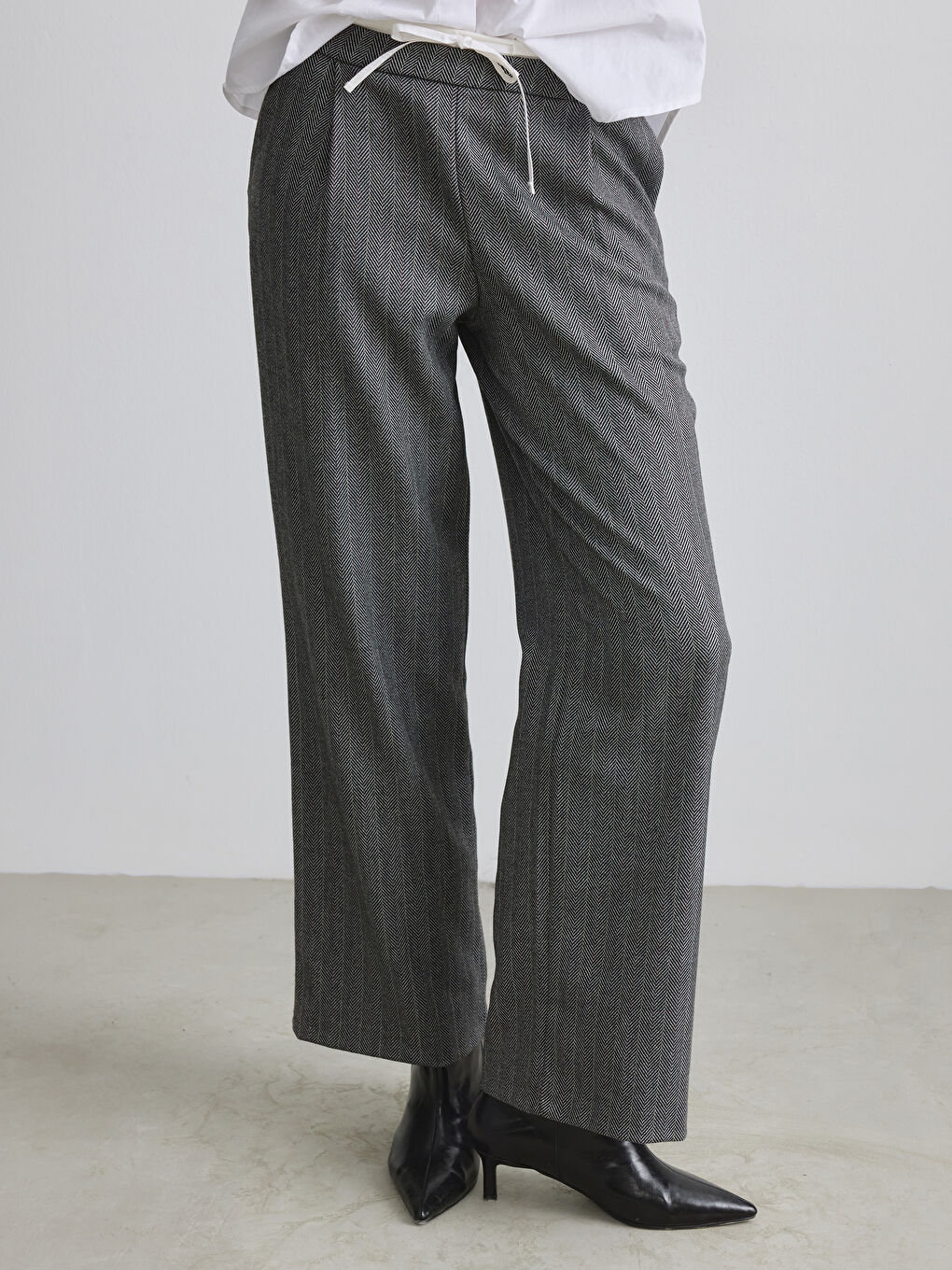 Gri Beli Lastikli Balıksırtı Desenli Kadın Pantolon-1