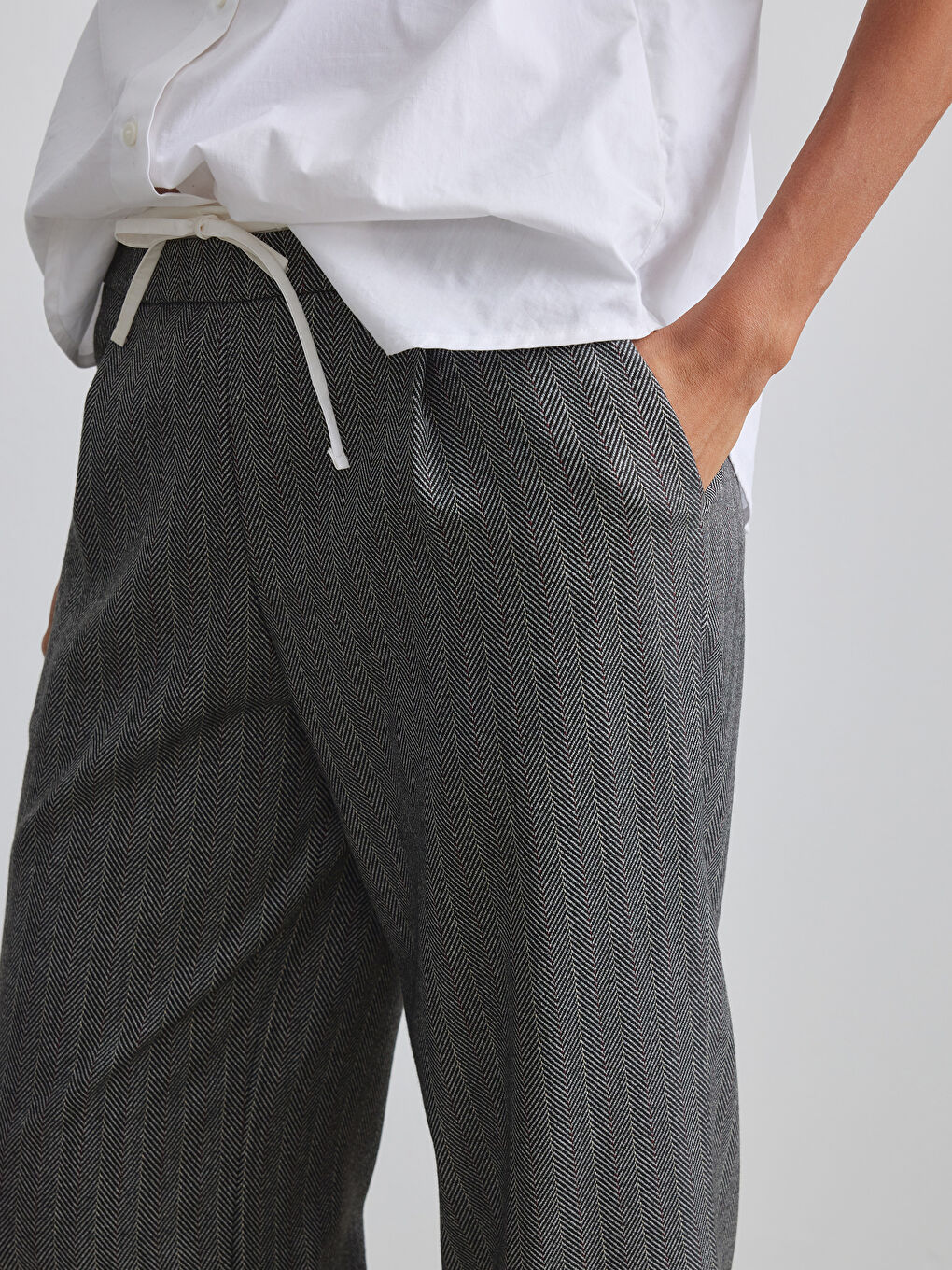 Gri Beli Lastikli Balıksırtı Desenli Kadın Pantolon-2