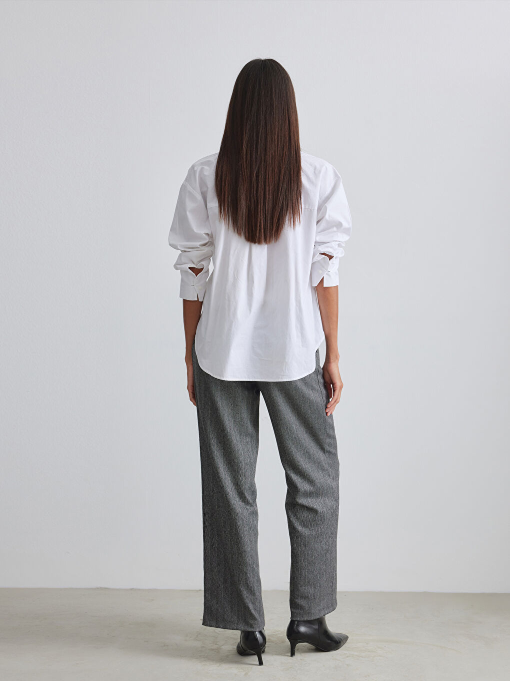 Gri Beli Lastikli Balıksırtı Desenli Kadın Pantolon-3