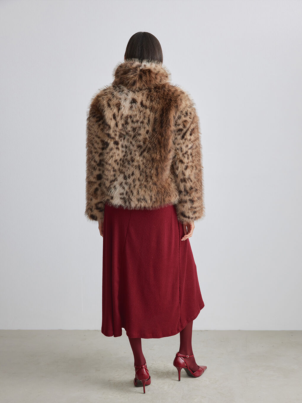 Kahverengi Leopar Desenli Kadın Kürk Mont-3