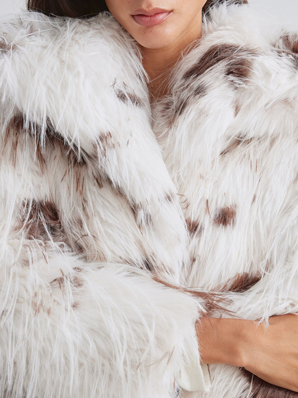 Ekru Ceket Yaka Desenli Kadın Kürk Mont-2