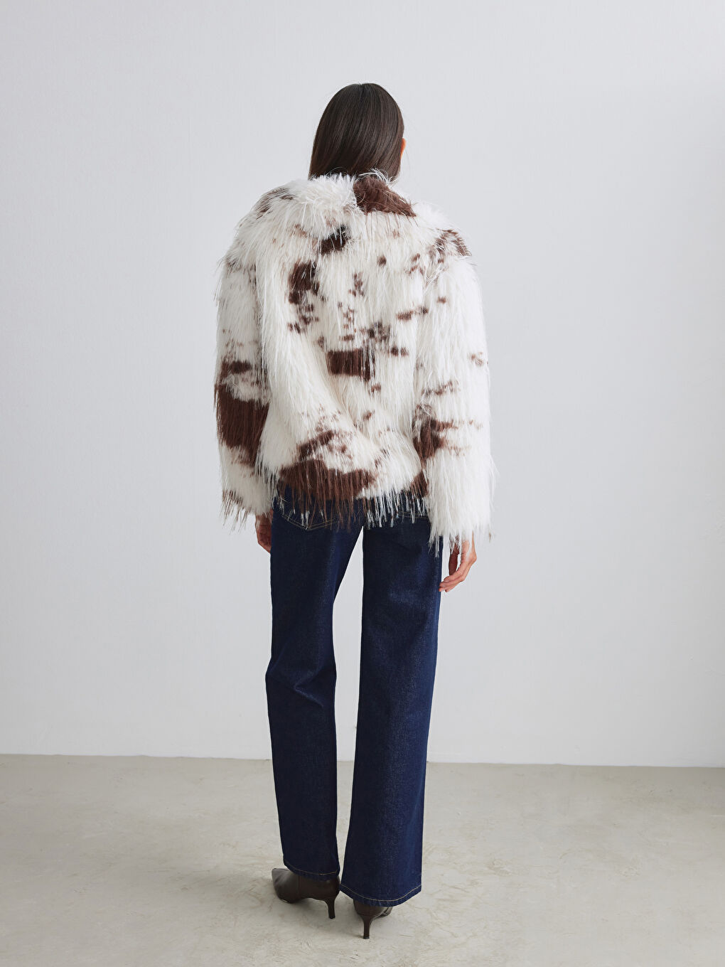 Ekru Ceket Yaka Desenli Kadın Kürk Mont-4