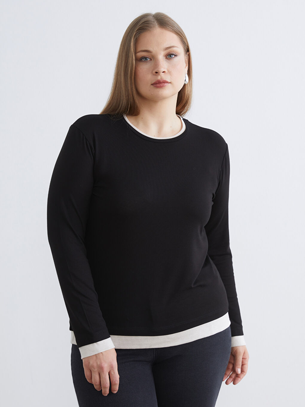 Siyah Büyük Beden Bisiklet Yaka Kadın Tişört