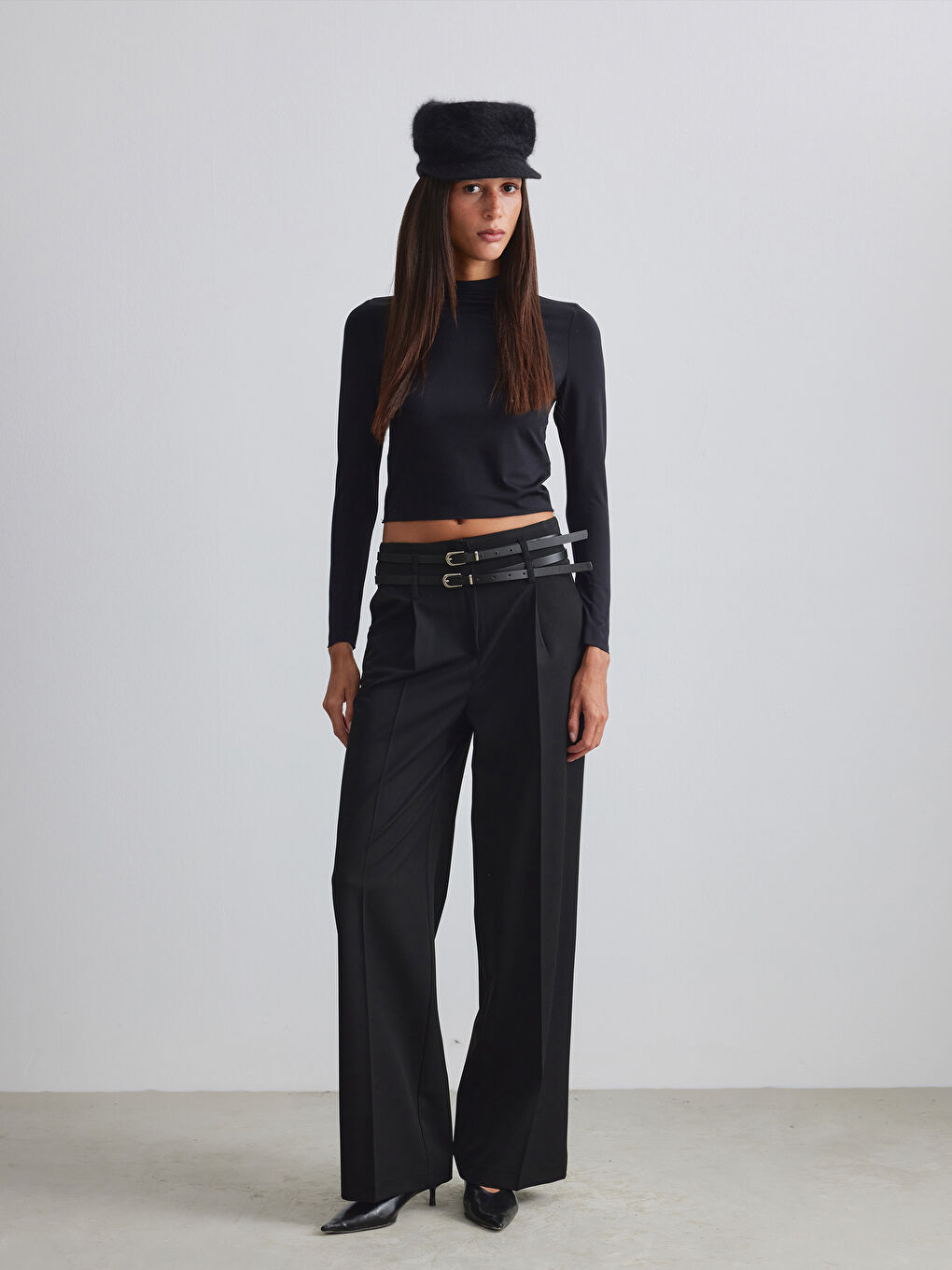 Siyah Beli Kemerli Geniş Paça Kadın Pileli Pantolon