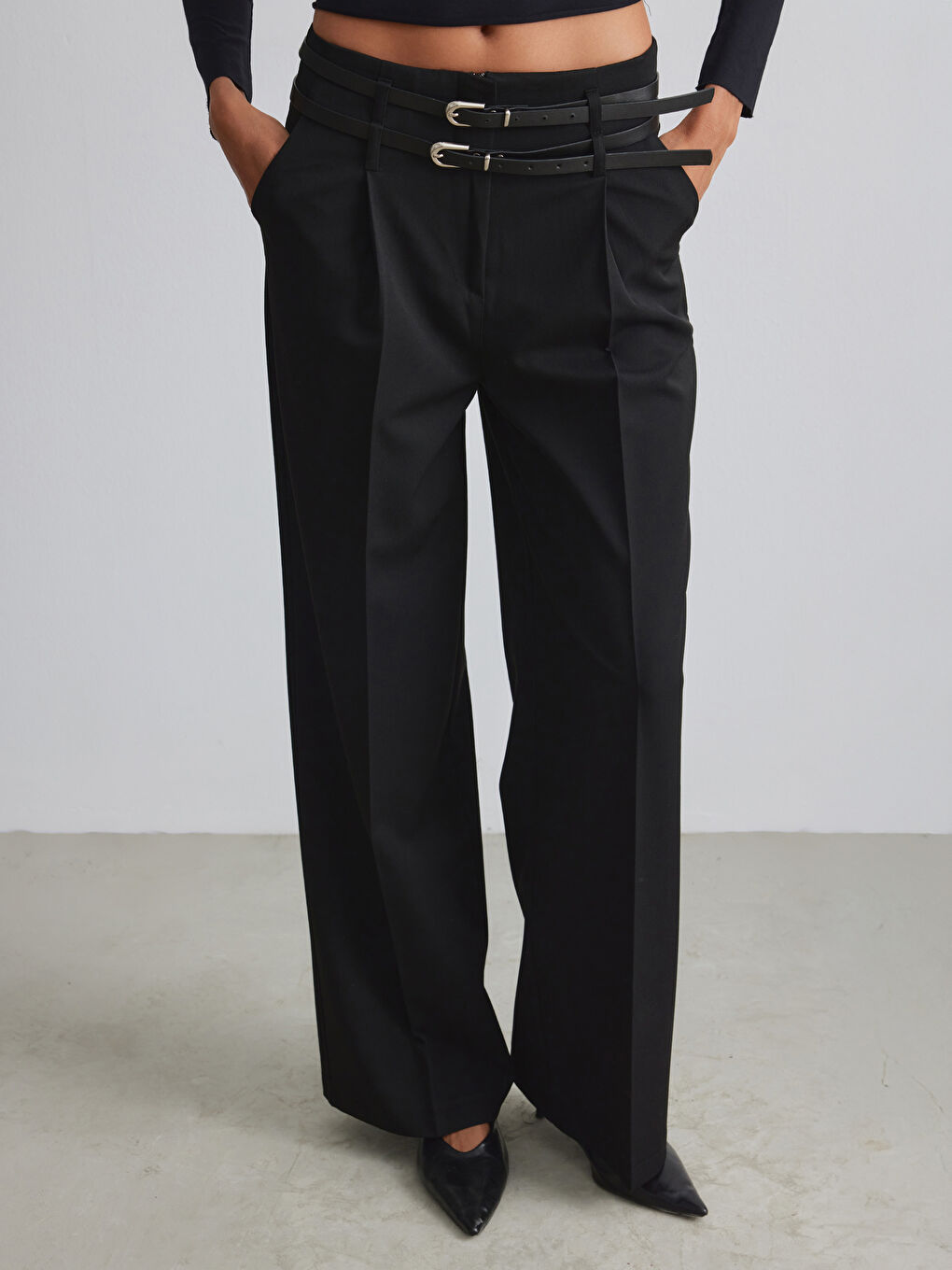 Siyah Beli Kemerli Geniş Paça Kadın Pileli Pantolon-1