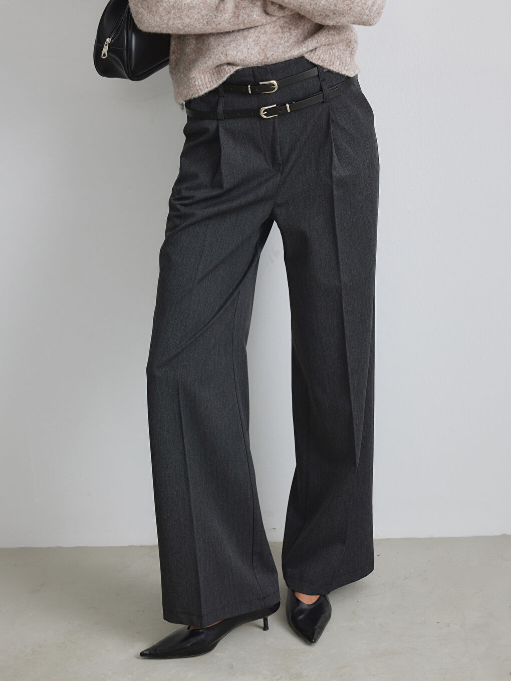 Antrasit Beli Kemerli Geniş Paça Kadın Pileli Pantolon-1