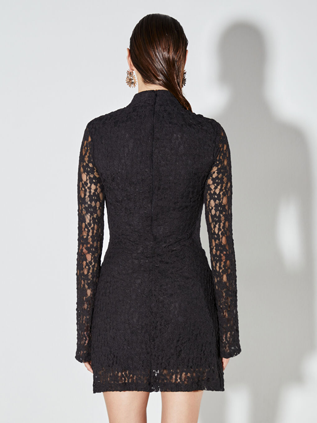 Siyah Dik Yaka Dantelli Büzgülü Mini Elbise	-3