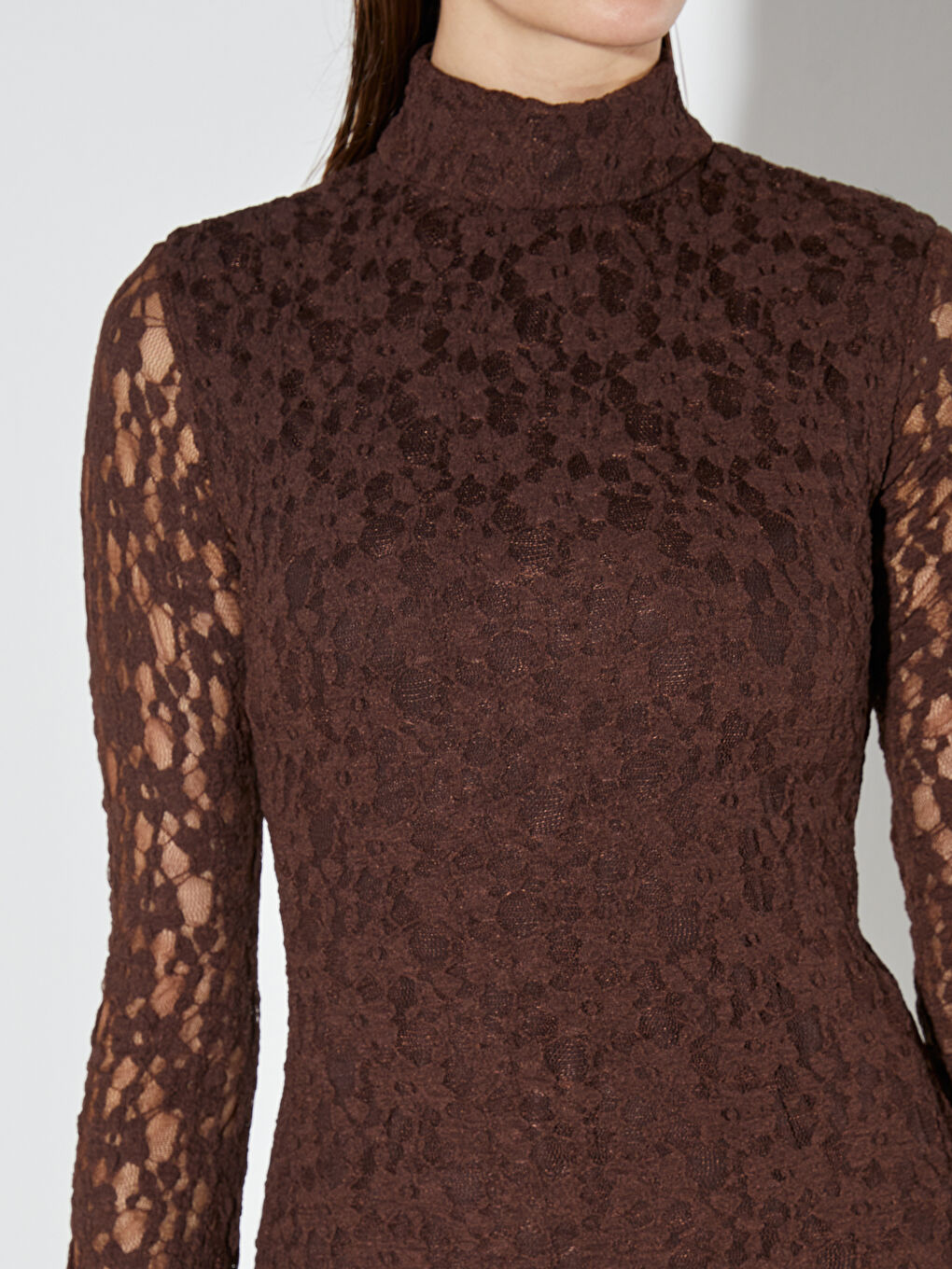 Kahverengi Dik Yaka Dantelli Büzgülü Mini Elbise	-2