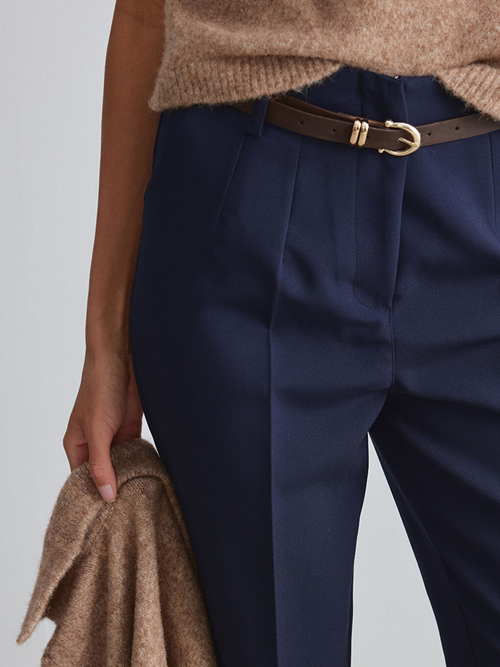 Lacivert Beli Kemerli Havuç Kesim Kadın Pileli Pantolon-2