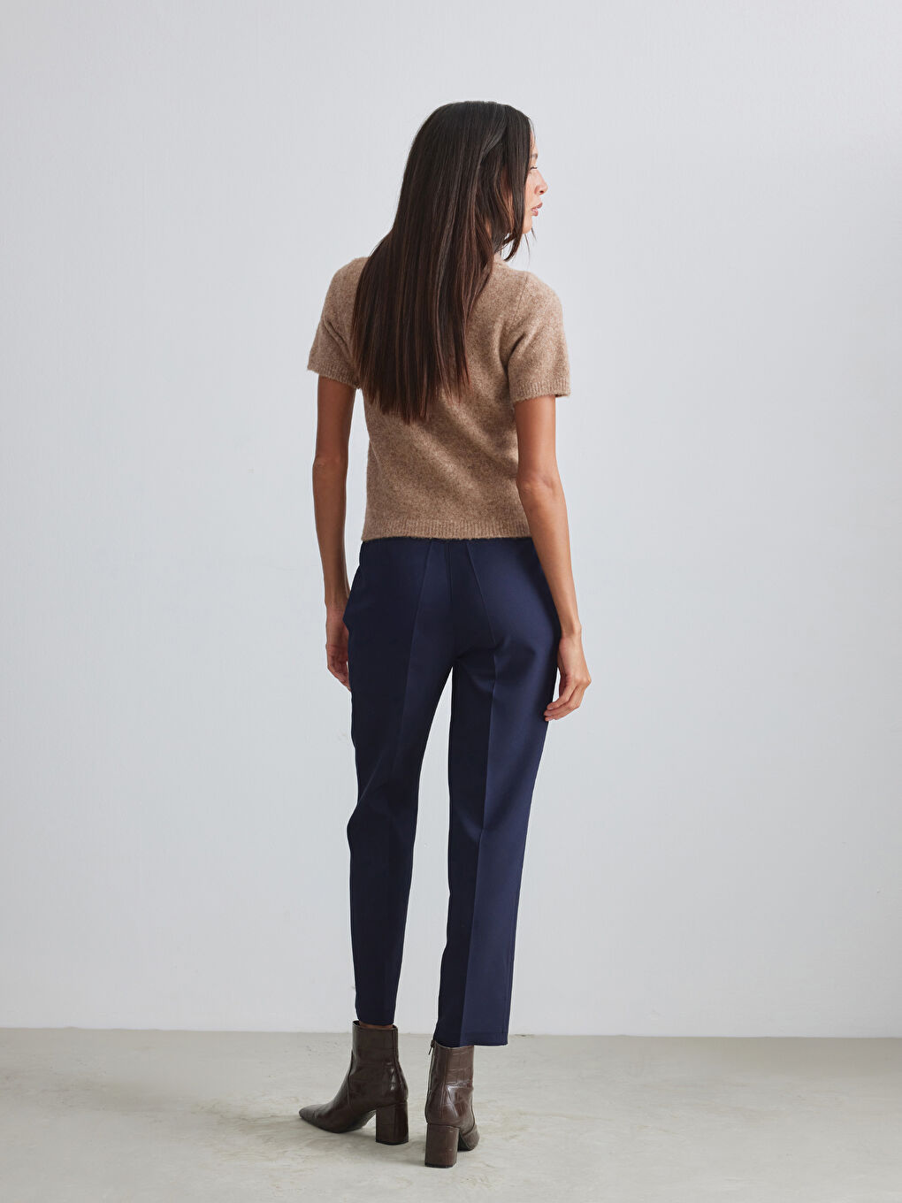 Lacivert Beli Kemerli Havuç Kesim Kadın Pileli Pantolon-3