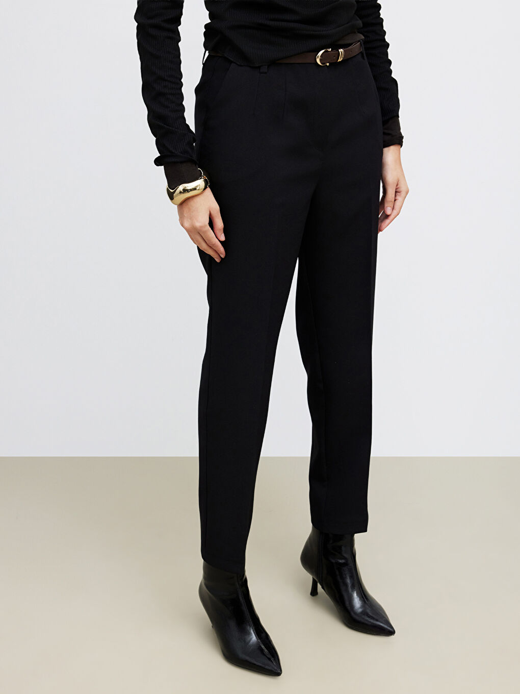 Haki Beli Kemerli Havuç Kesim Kadın Pileli Pantolon-1