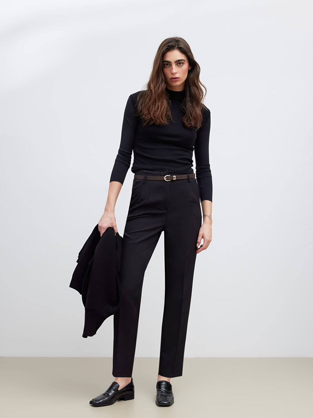 Haki Beli Kemerli Havuç Kesim Kadın Pileli Pantolon-1